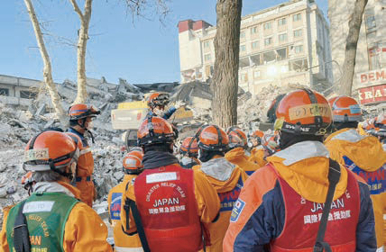 トルコ地震のときに国際緊急援助隊の一員として現地で活動した様子