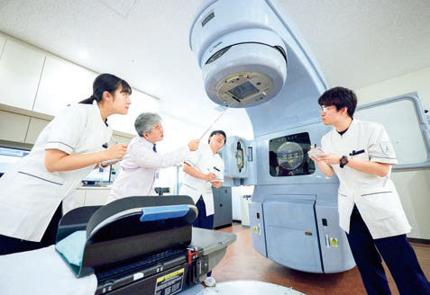 愛知医科大学での放射線治療装置を使用して臨床実習