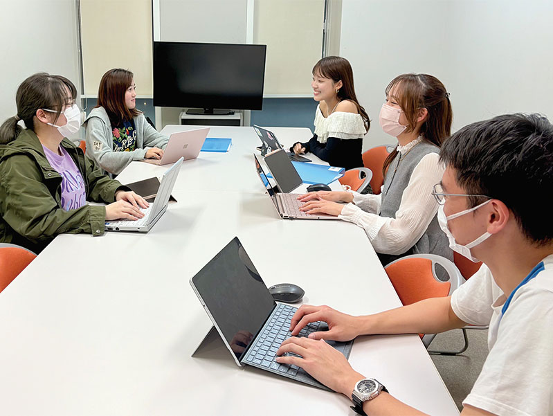 グループワークでは協調性を意識しています。