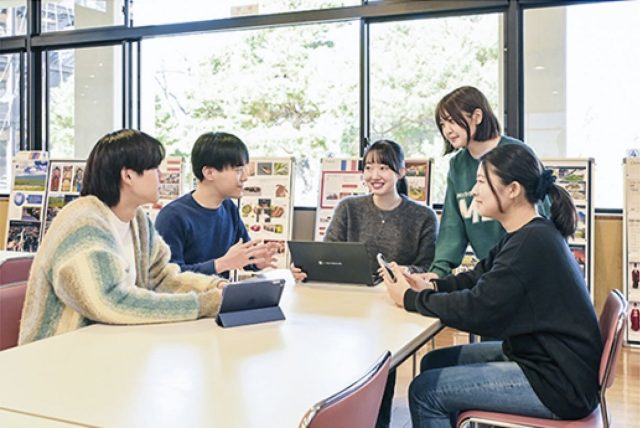 優れたコミュニケーション能力と豊かな人間性を養う