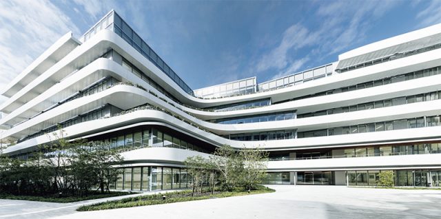 北里大学新キャンパス 新M号館 別角度からの写真です。