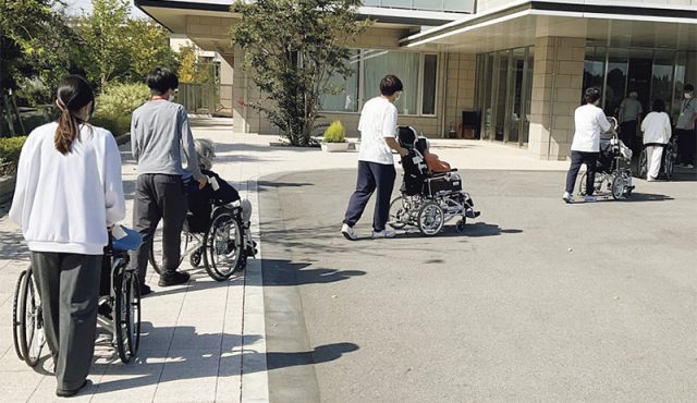 高齢者施設での早期体験実習