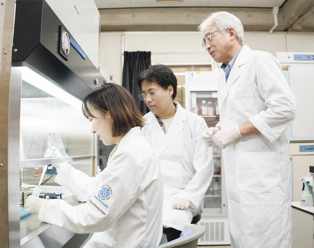 生化学講座研究室での実習の指導