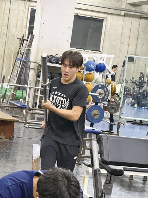 順天堂大学「啓心寮」男子寮トレーニング1