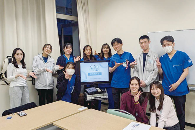 学会への参加や臨床現場に近い形で学べる機会も多い