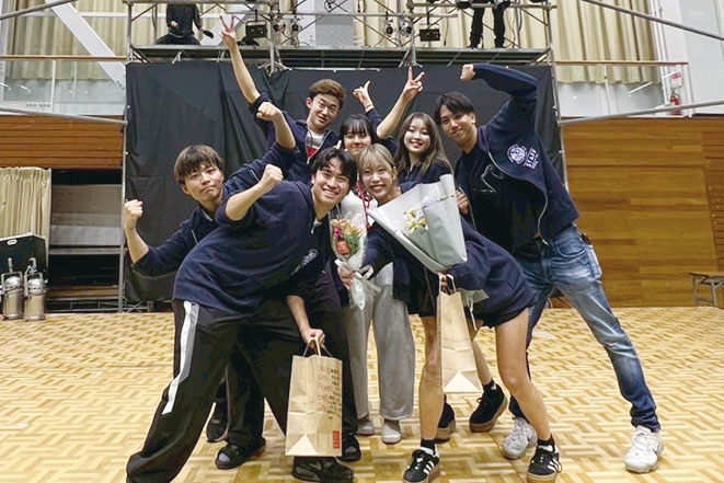 学祭委員と新歓委員長を務めました