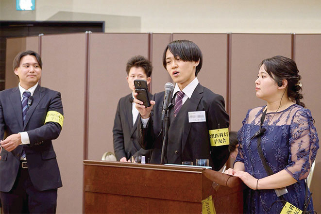 学友会執行委員会で学年代表を務めています